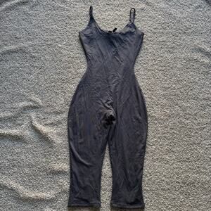 NWT Skims Smooth Layers Skimpy Strap Lounge Capri Catsuit Graphite Size Small
